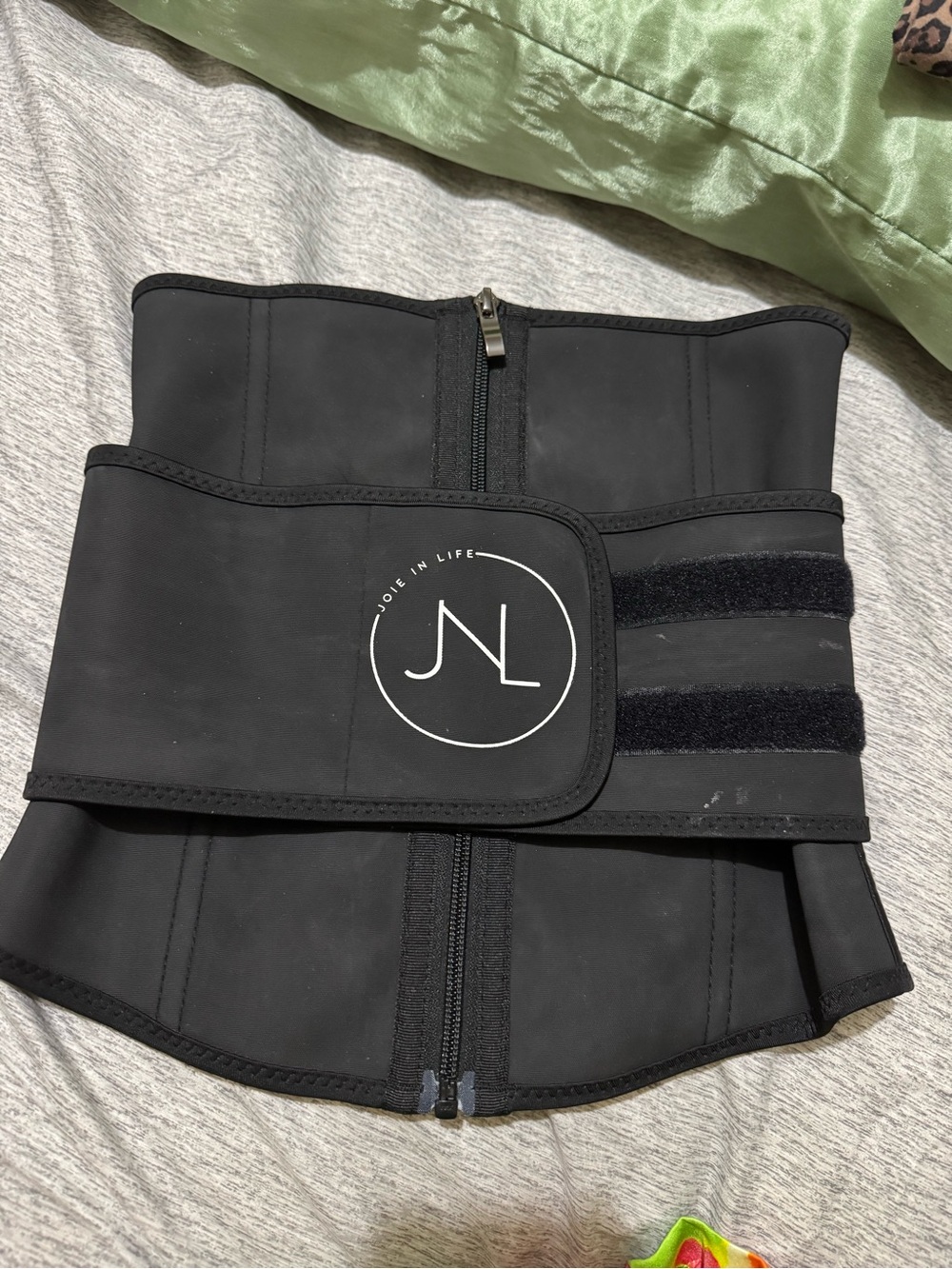 JOLIE IN LIFE (JNL) Black Waist Trainer Belt